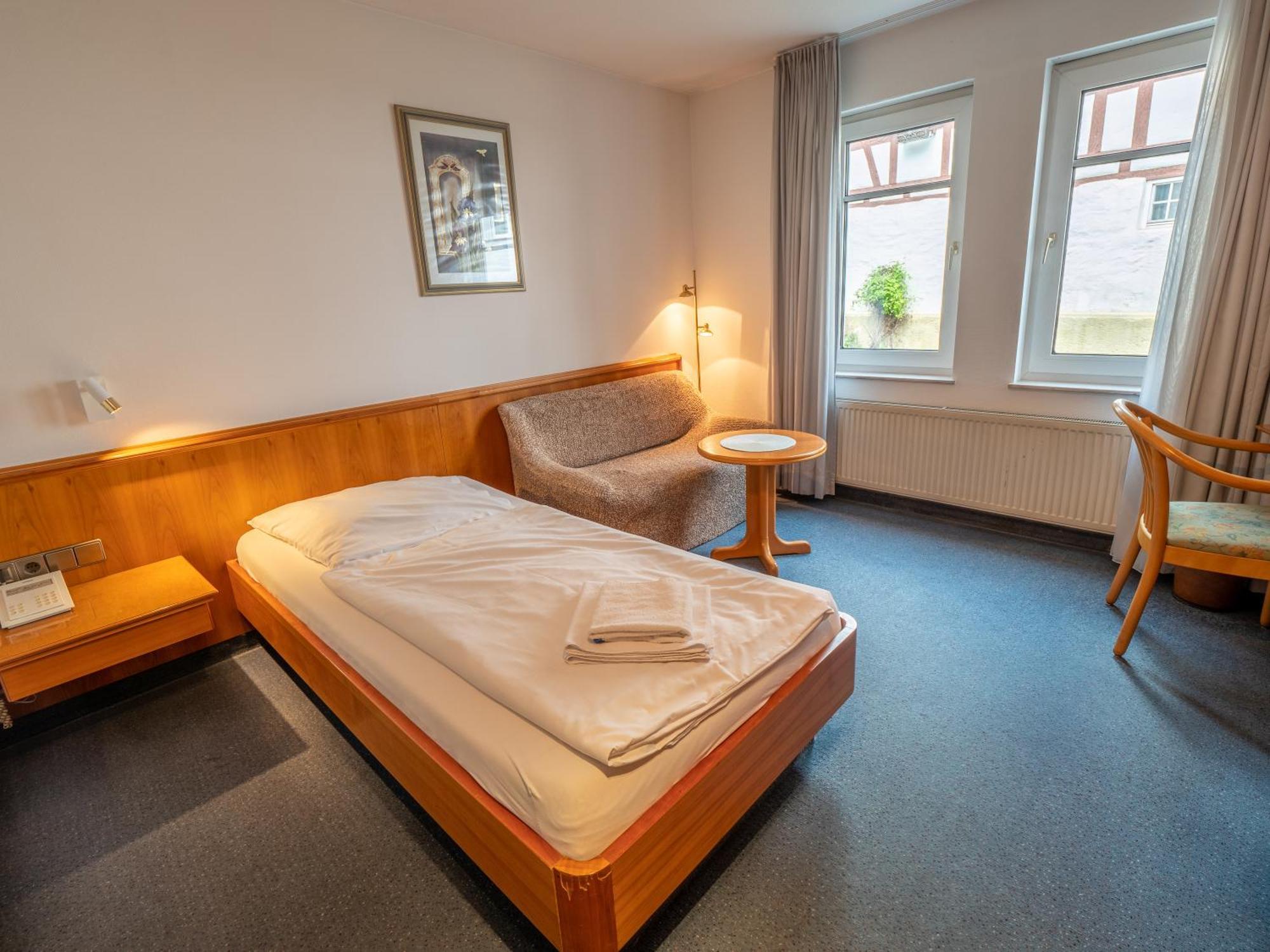 Hotel Pflum Mit Gaestehaus Nuertingen Zewnętrze zdjęcie