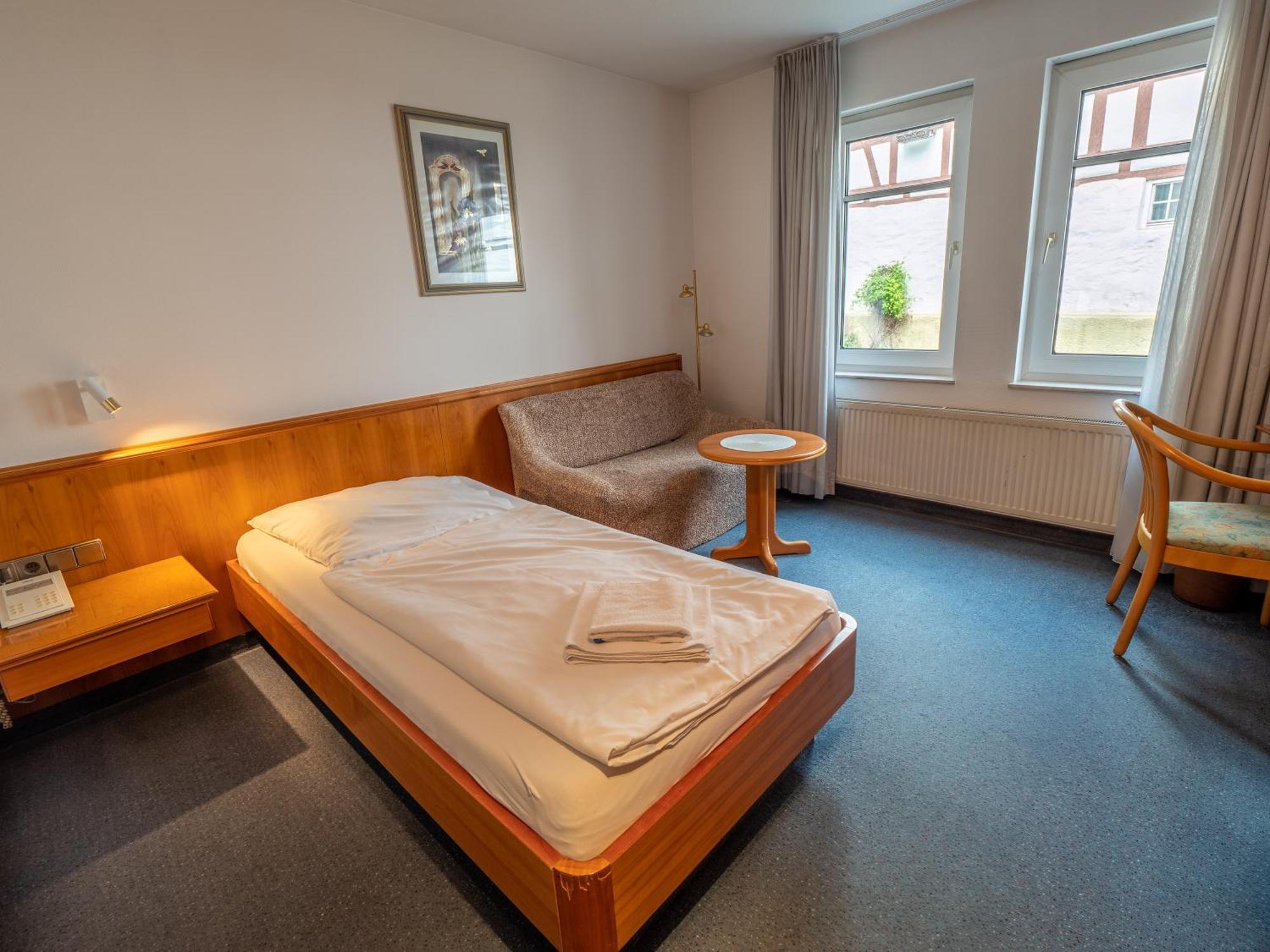 Hotel Pflum Mit Gaestehaus Nuertingen Zewnętrze zdjęcie