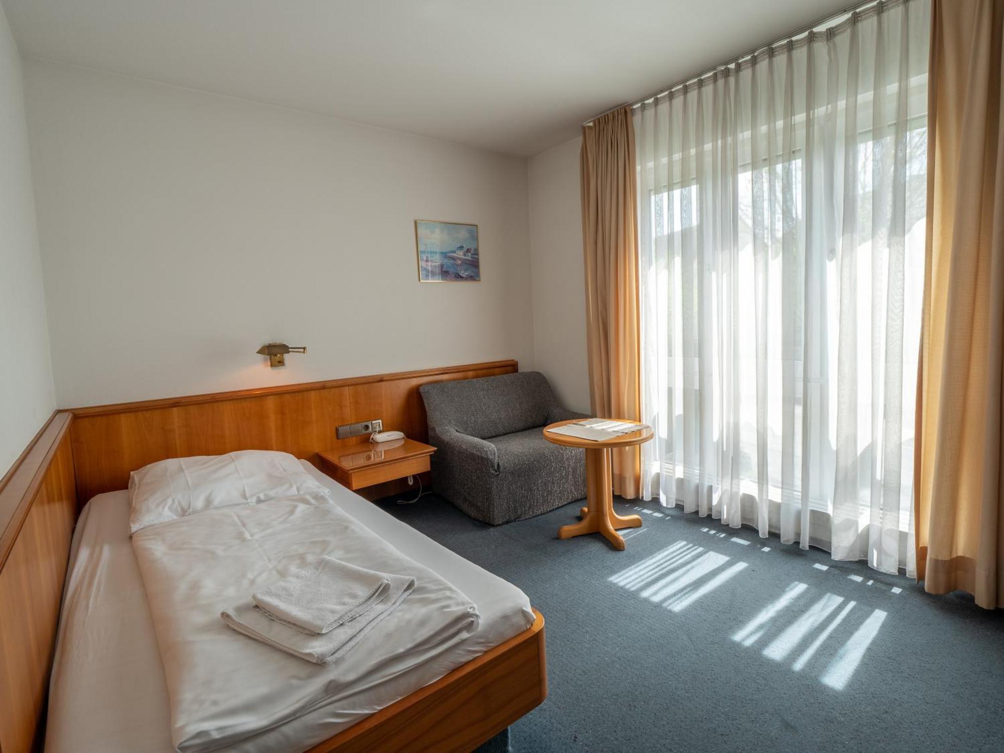 Hotel Pflum Mit Gaestehaus Nuertingen Zewnętrze zdjęcie